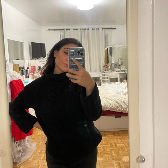 Black turtleneck sweater - Picture 2 of 5